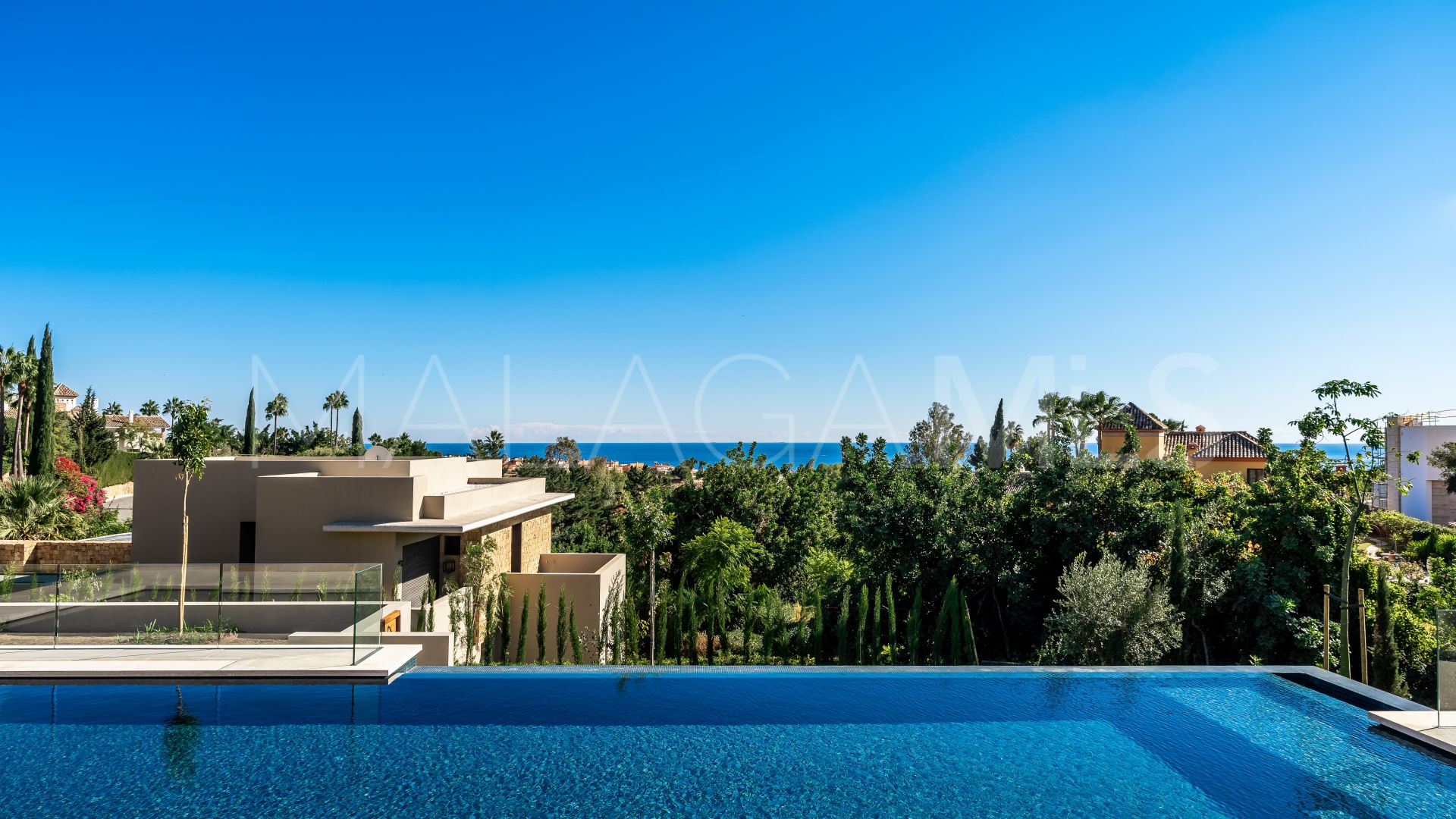 Villa for sale in Cascada de Camojan