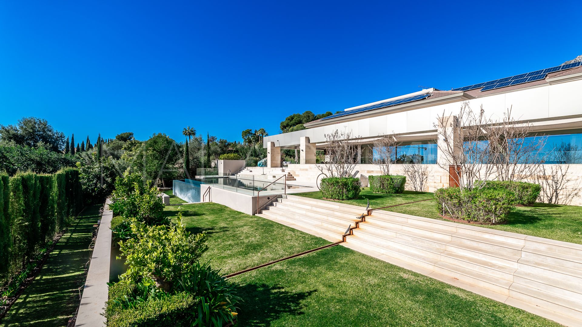 Villa for sale in Cascada de Camojan