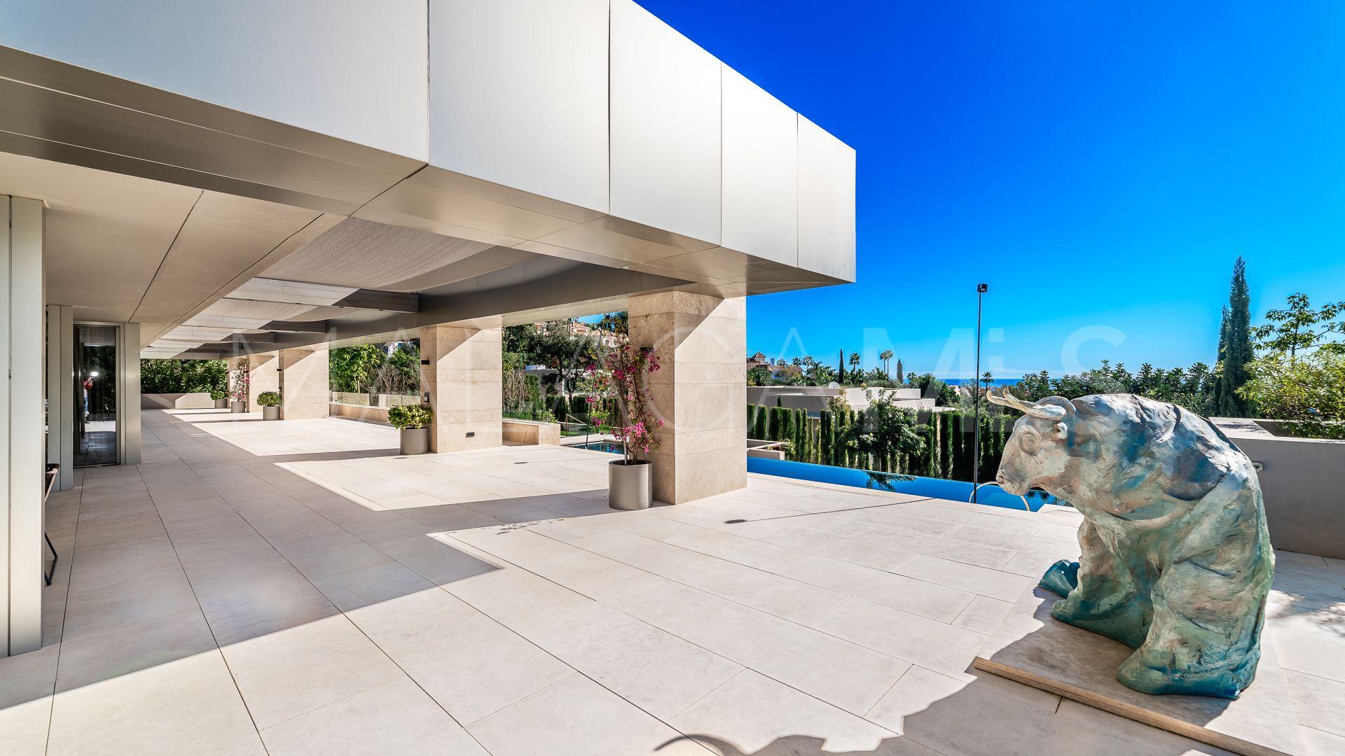 Villa for sale in Cascada de Camojan