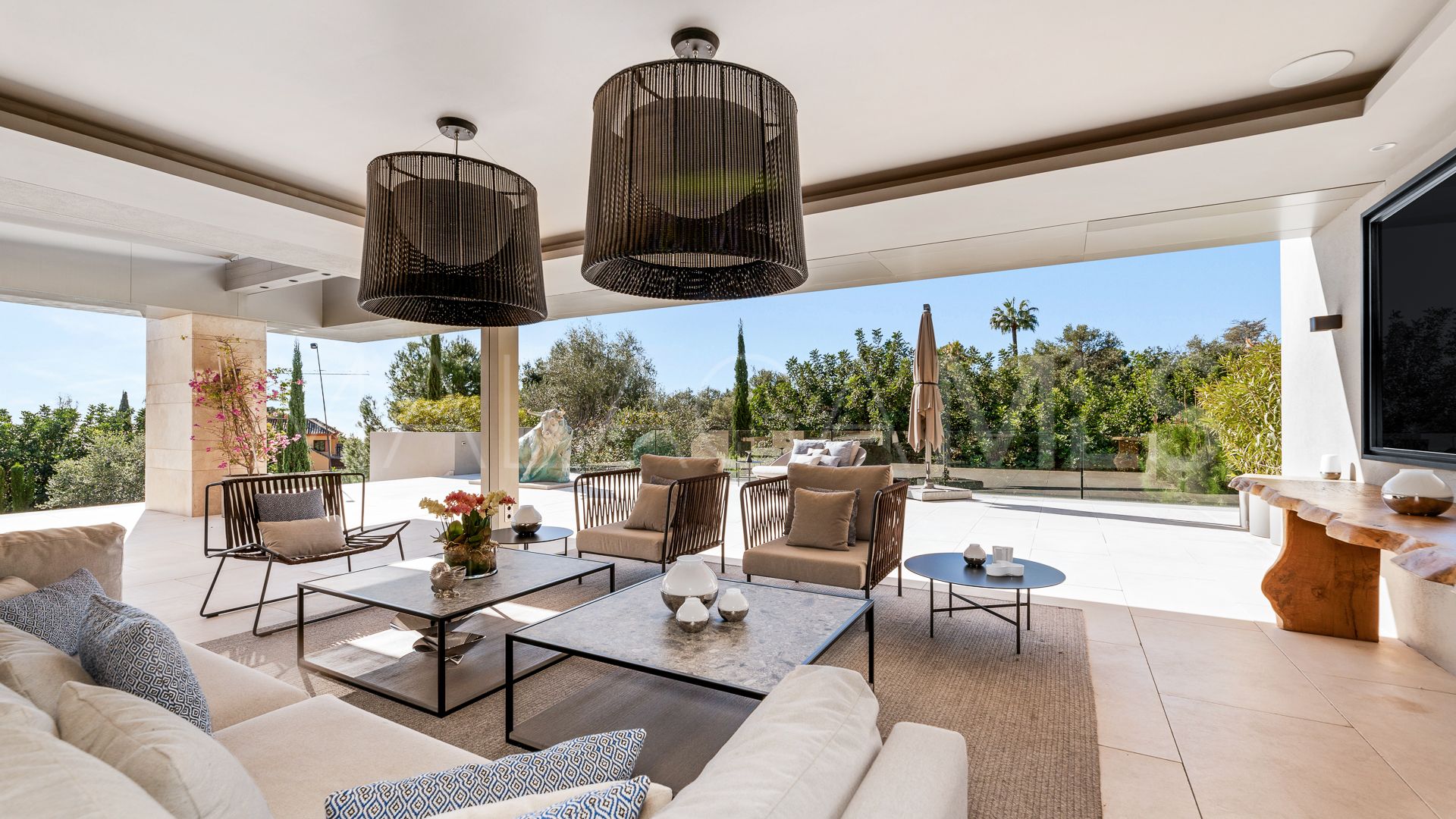 Villa for sale in Cascada de Camojan