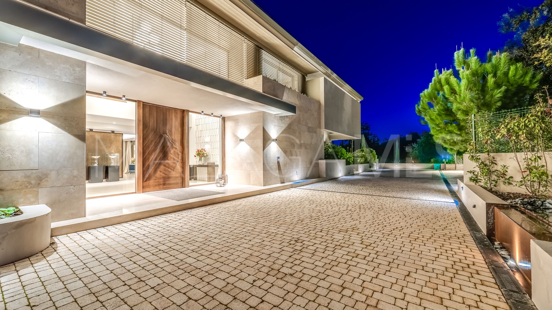 Villa for sale in Cascada de Camojan