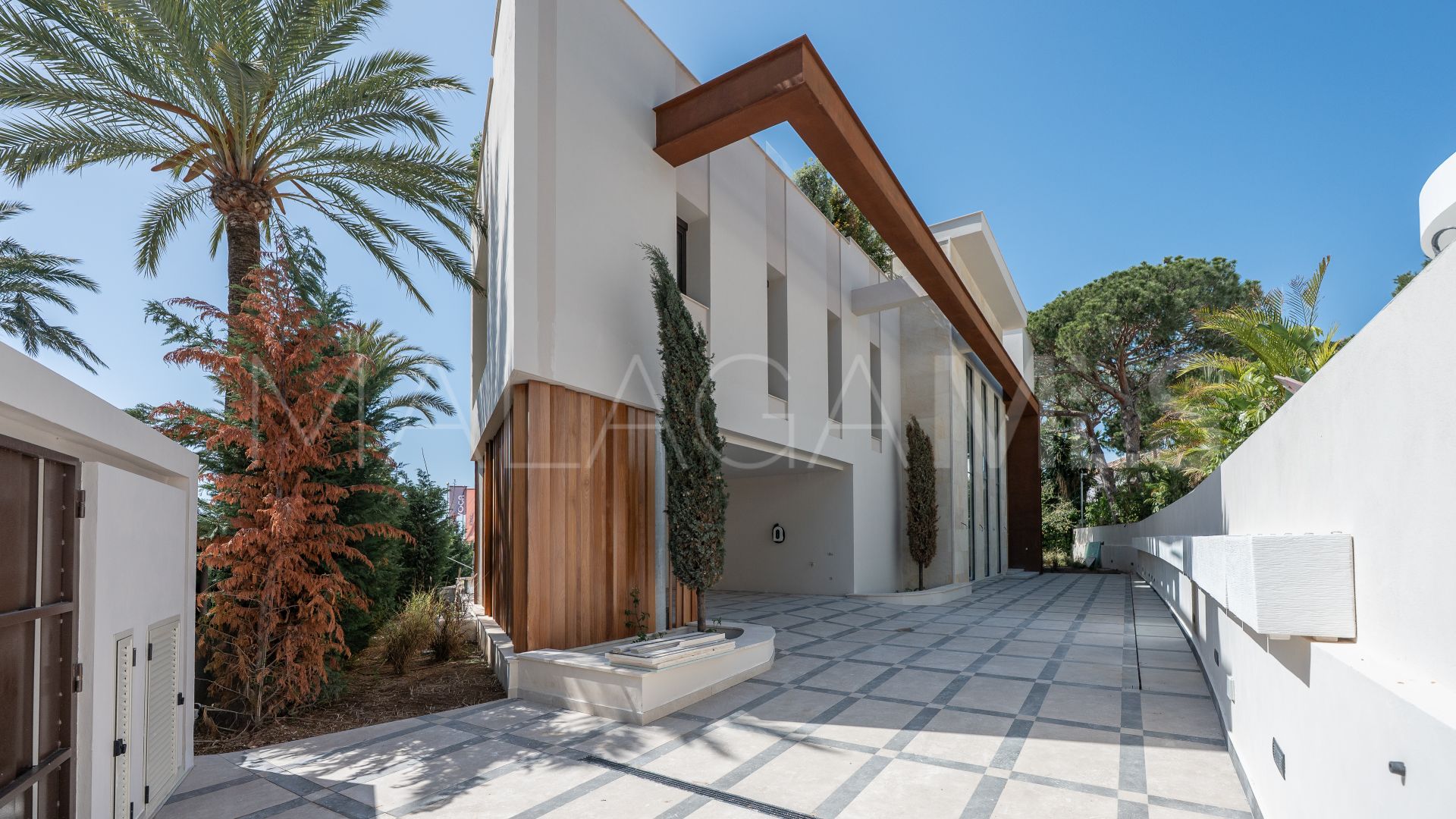 Los Monteros 5 bedrooms villa for sale