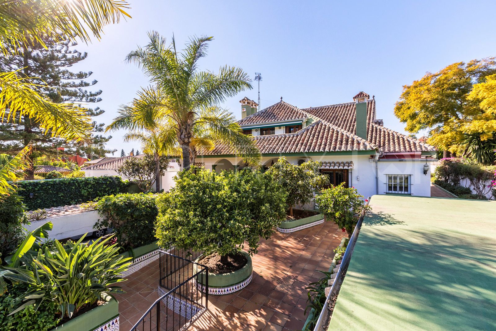 Villa con 5 dormitorios en venta en Marbella Golden Mile