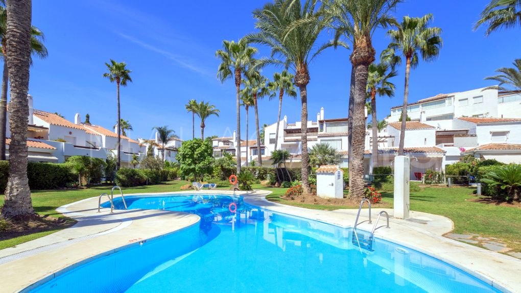 Adosado for sale de 3 bedrooms in Bahia de Marbella