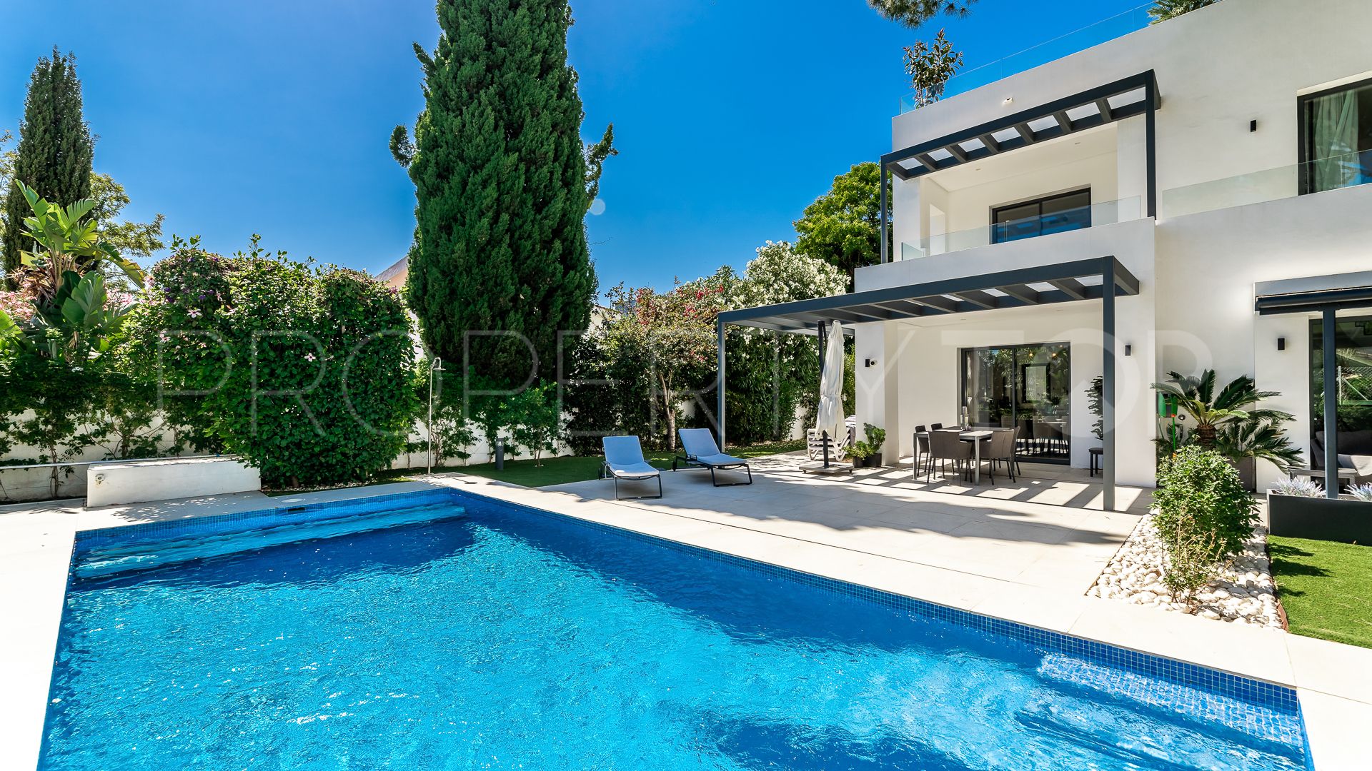For sale villa in Beach Side Golden Mile with 6 bedrooms