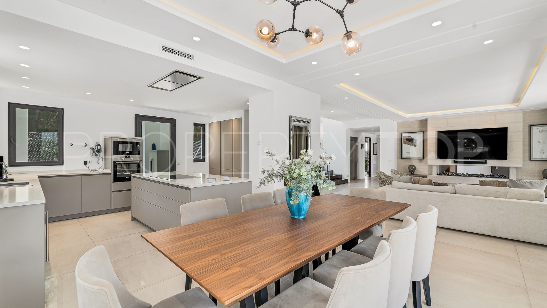 For sale villa in Beach Side Golden Mile with 6 bedrooms