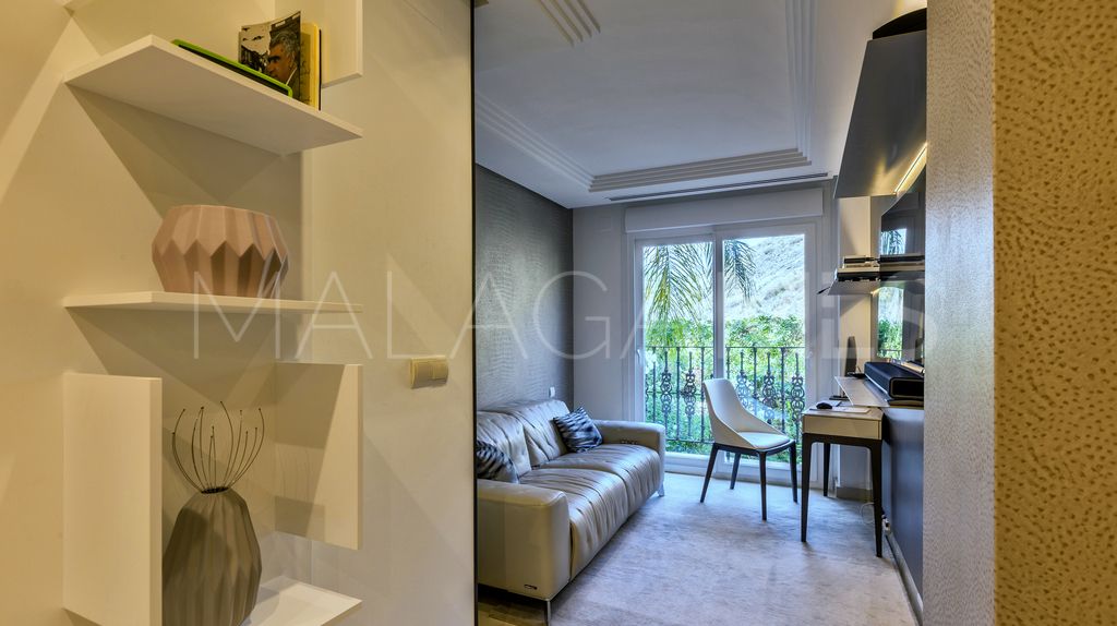 For sale Nueva Andalucia apartment with 3 bedrooms