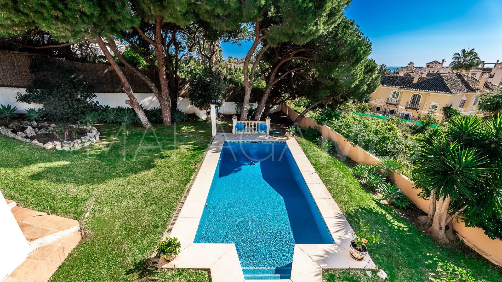 Villa for sale in Elviria