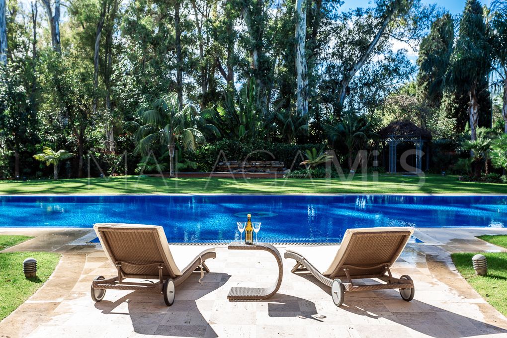 Villa for sale in Guadalmina Baja