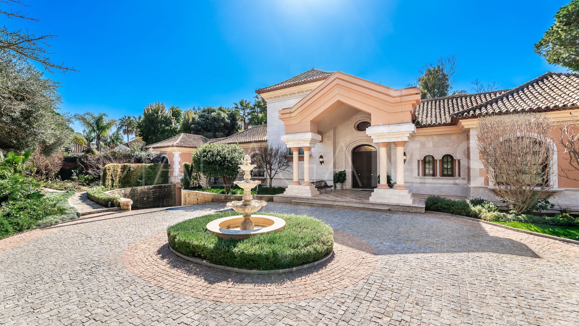 Guadalmina Baja, villa de 8 bedrooms for sale