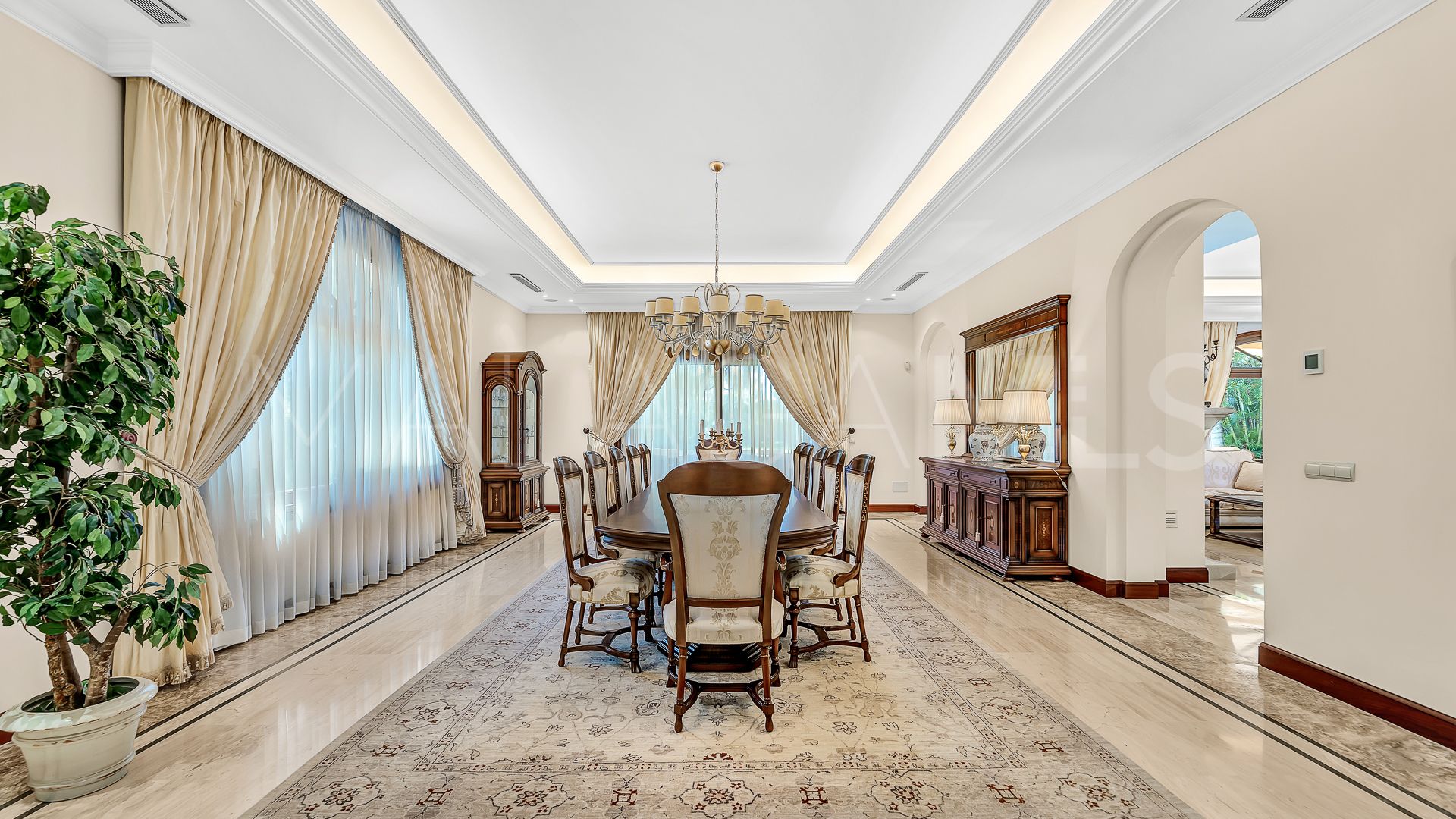 Guadalmina Baja, villa de 8 bedrooms for sale