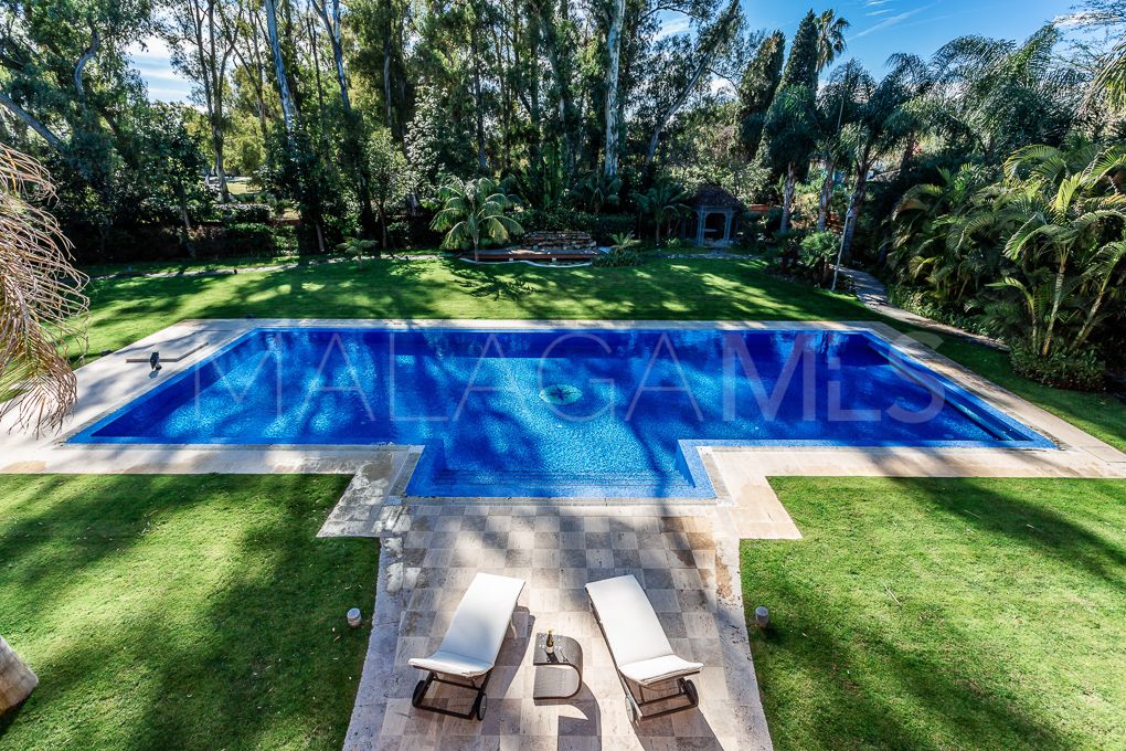 Villa for sale in Guadalmina Baja