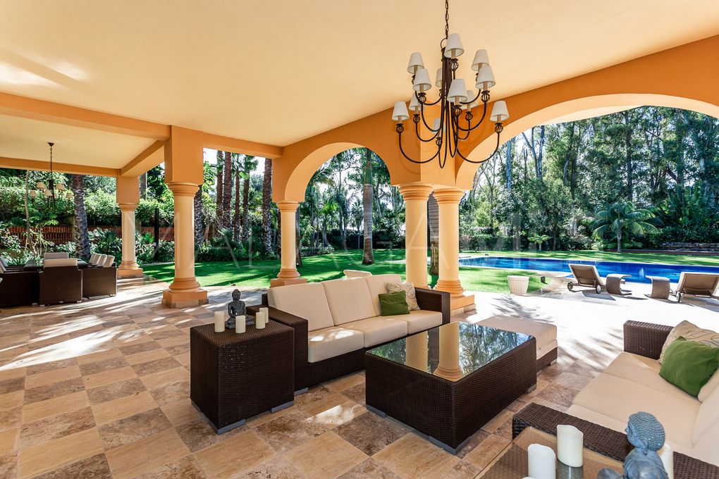 Villa for sale in Guadalmina Baja