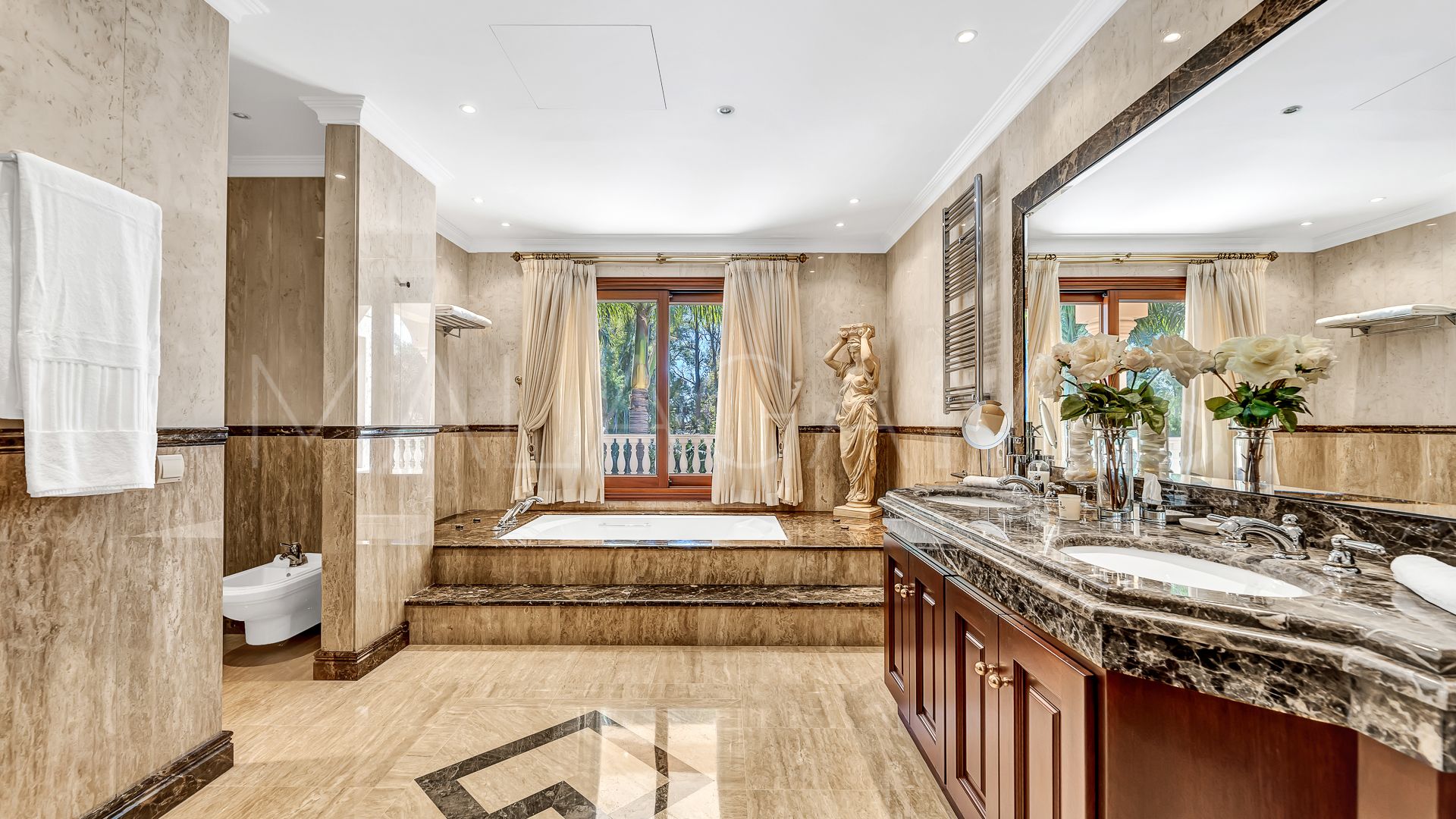 Guadalmina Baja, villa de 8 bedrooms for sale