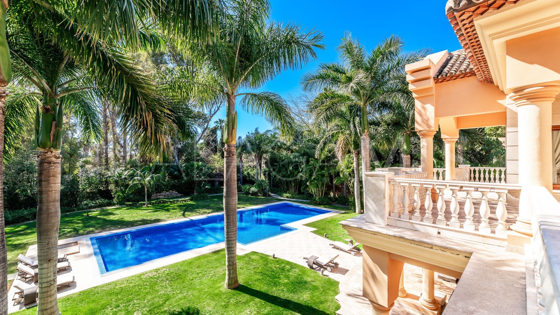 Guadalmina Baja, villa de 8 bedrooms for sale