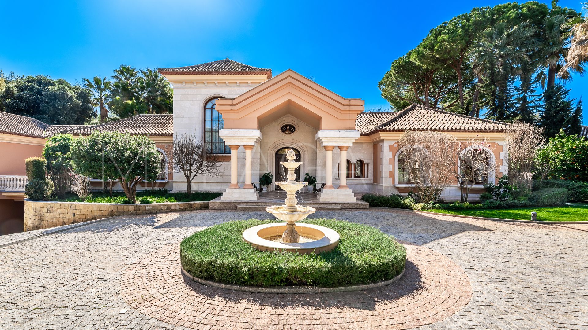 Guadalmina Baja, villa de 8 bedrooms for sale