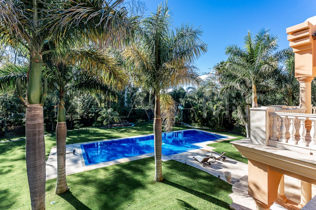 Villa for sale in Guadalmina Baja