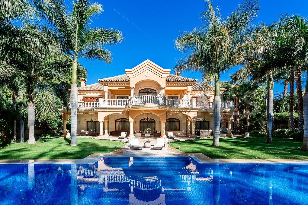 Villa for sale in Guadalmina Baja