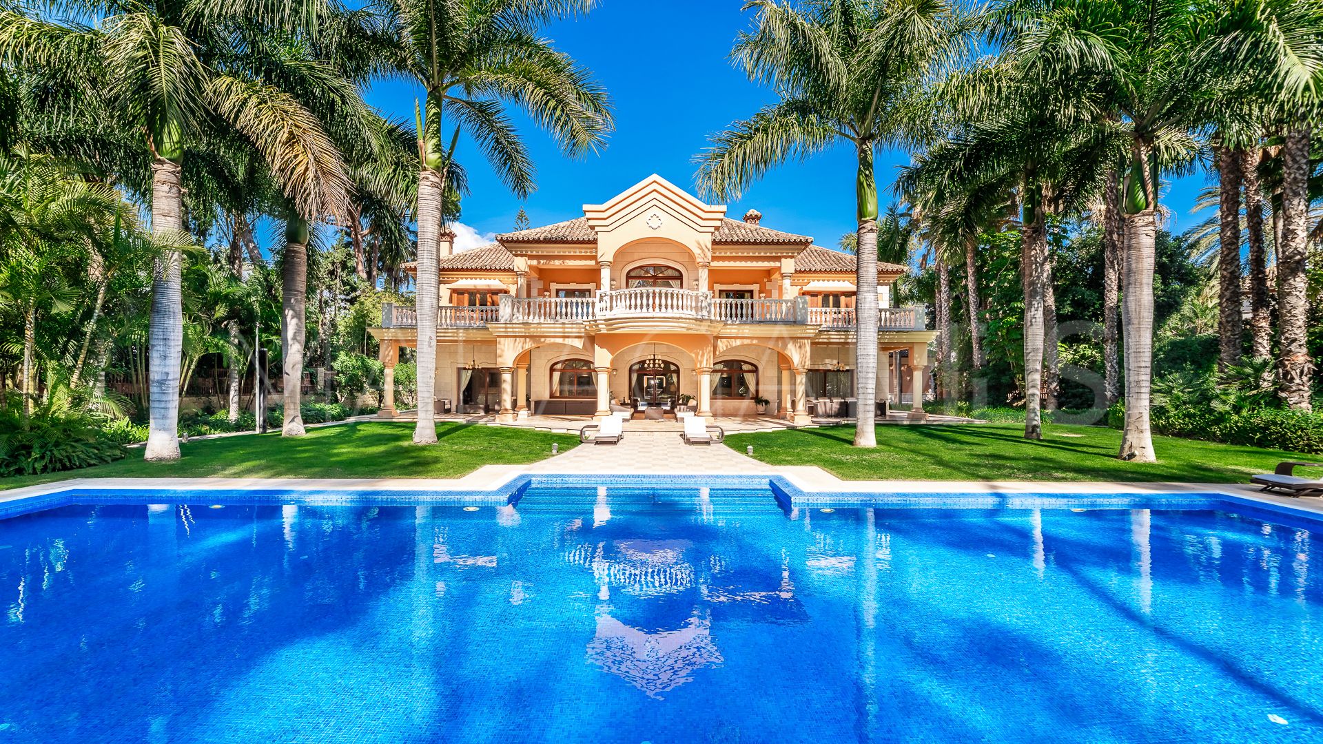 Guadalmina Baja, villa de 8 bedrooms for sale