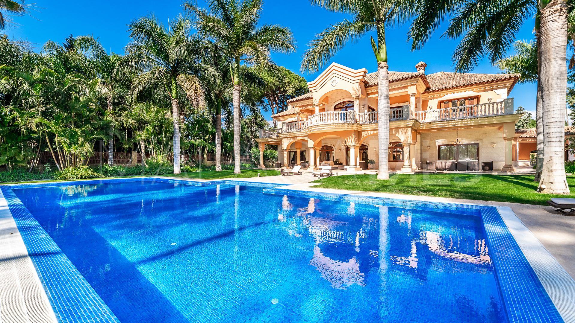 Guadalmina Baja, villa de 8 bedrooms for sale