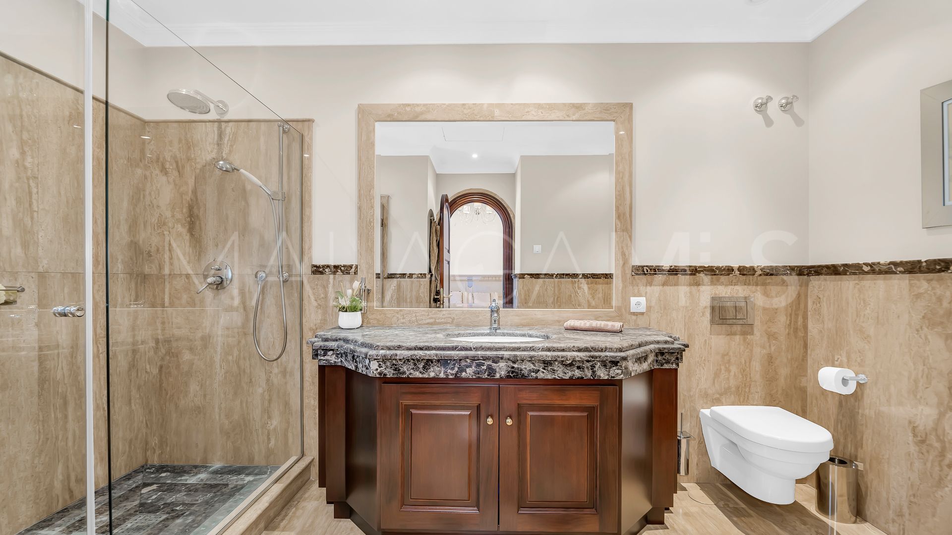Guadalmina Baja, villa de 8 bedrooms for sale