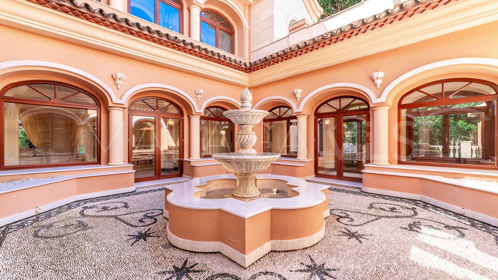 Guadalmina Baja, villa de 8 bedrooms for sale