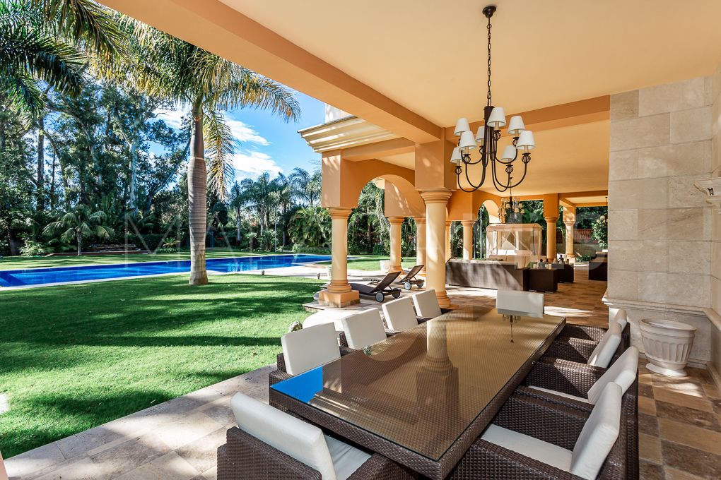 Villa for sale in Guadalmina Baja