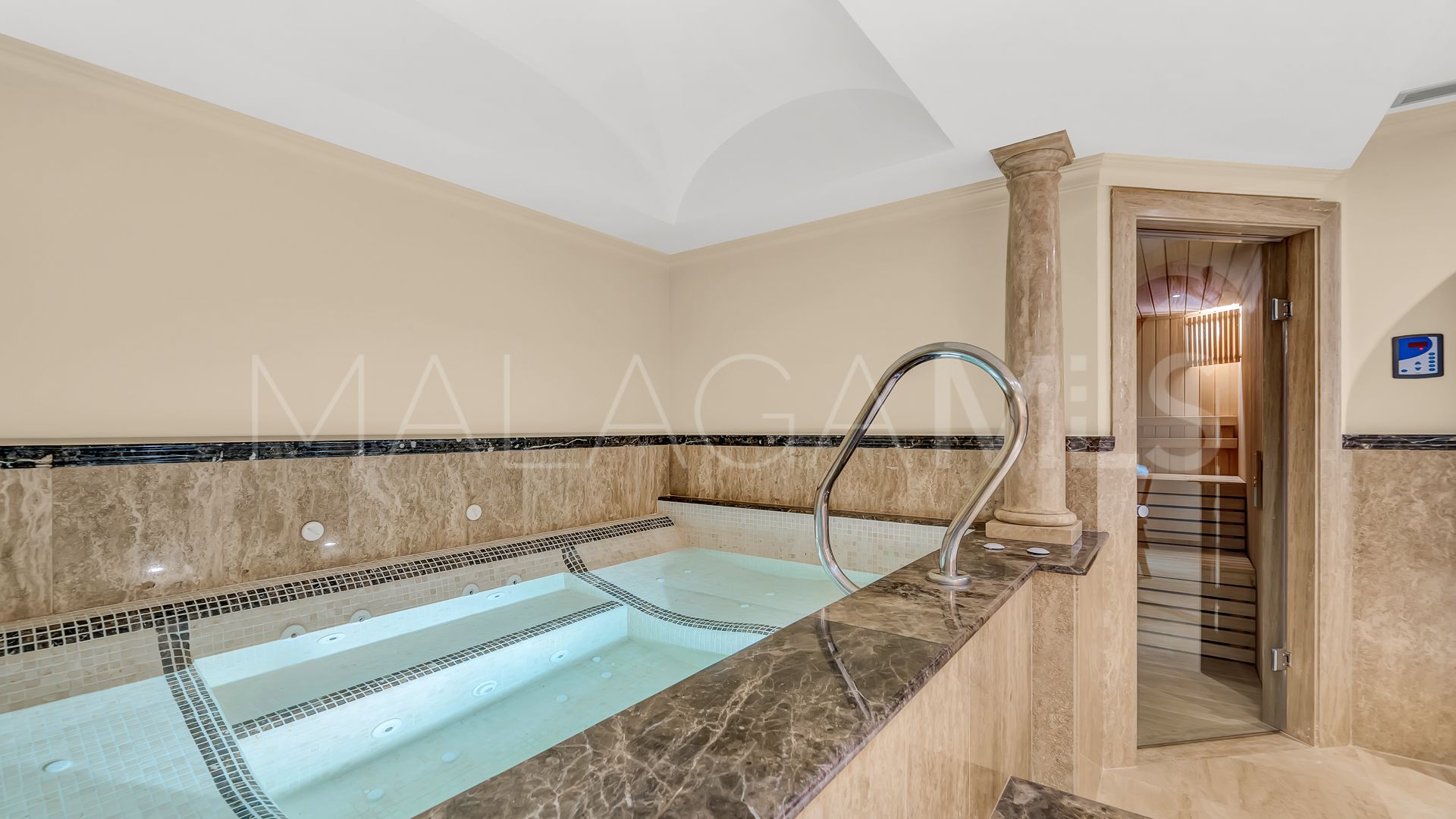 Guadalmina Baja, villa de 8 bedrooms for sale