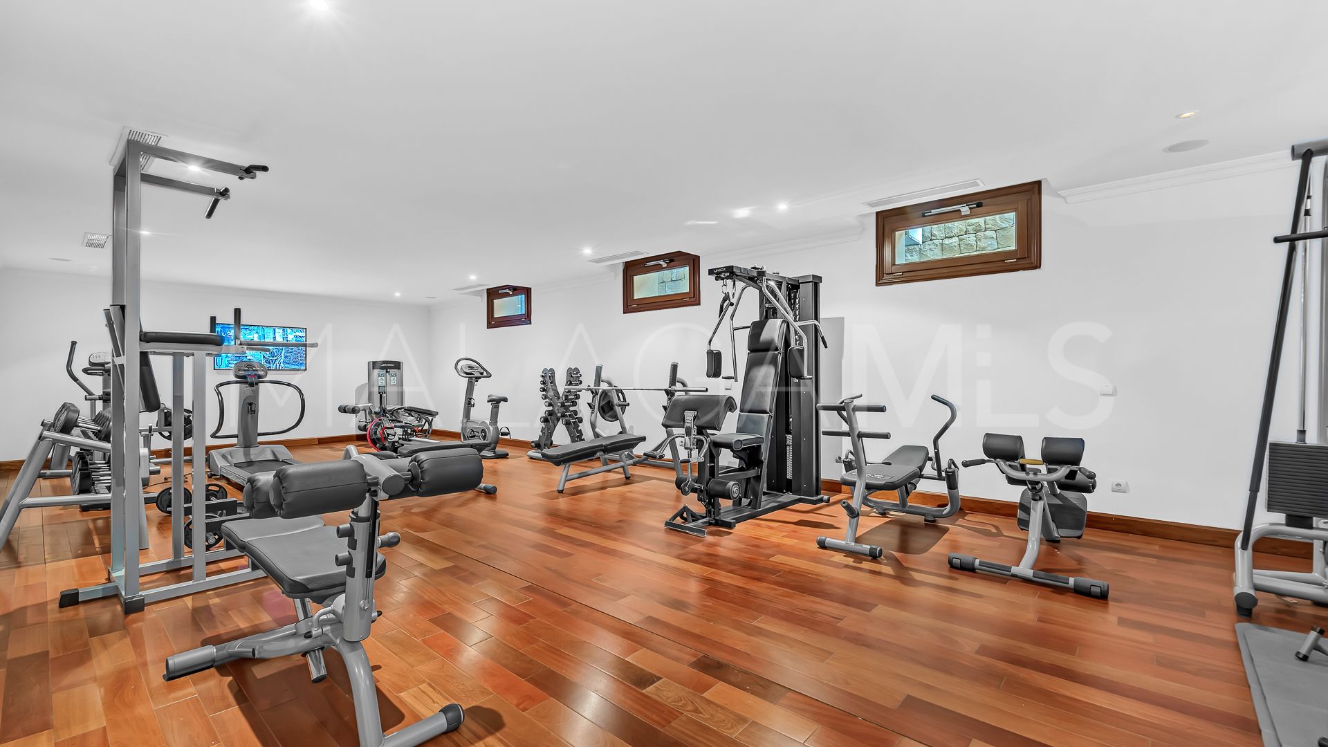 Guadalmina Baja, villa de 8 bedrooms for sale