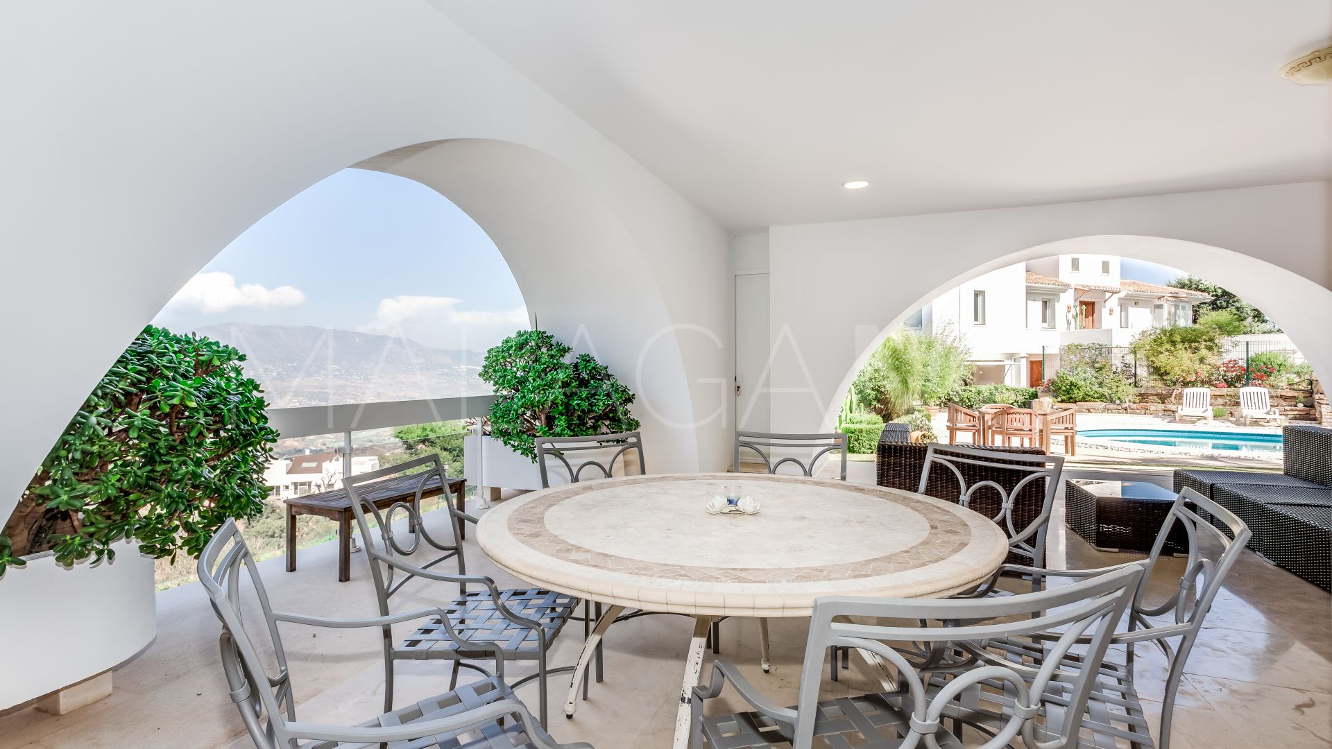 Villa for sale in Altos de Elviria