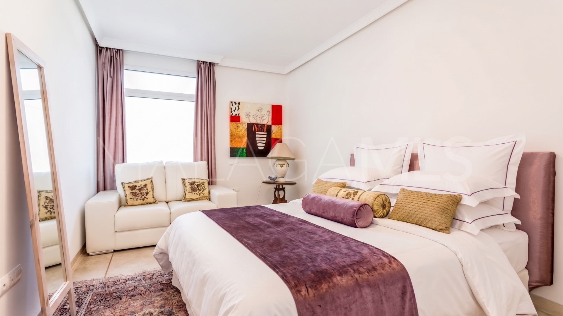 Villa for sale in Altos de Elviria