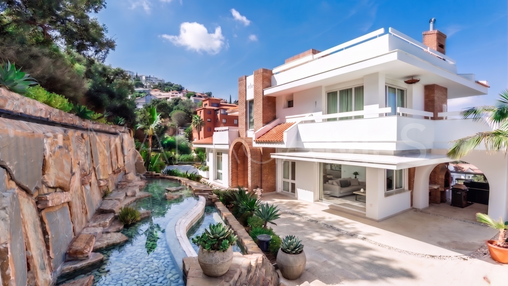Villa for sale in Altos de Elviria