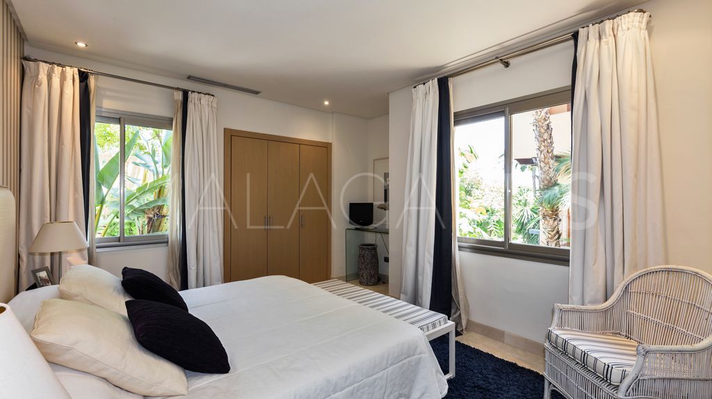 Apartamento a la venta in Sierra Blanca with 3 bedrooms