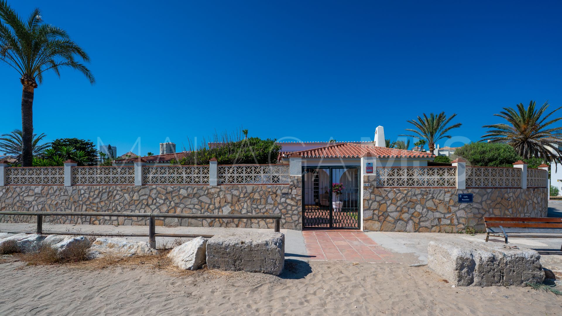 Villa for sale in Elviria