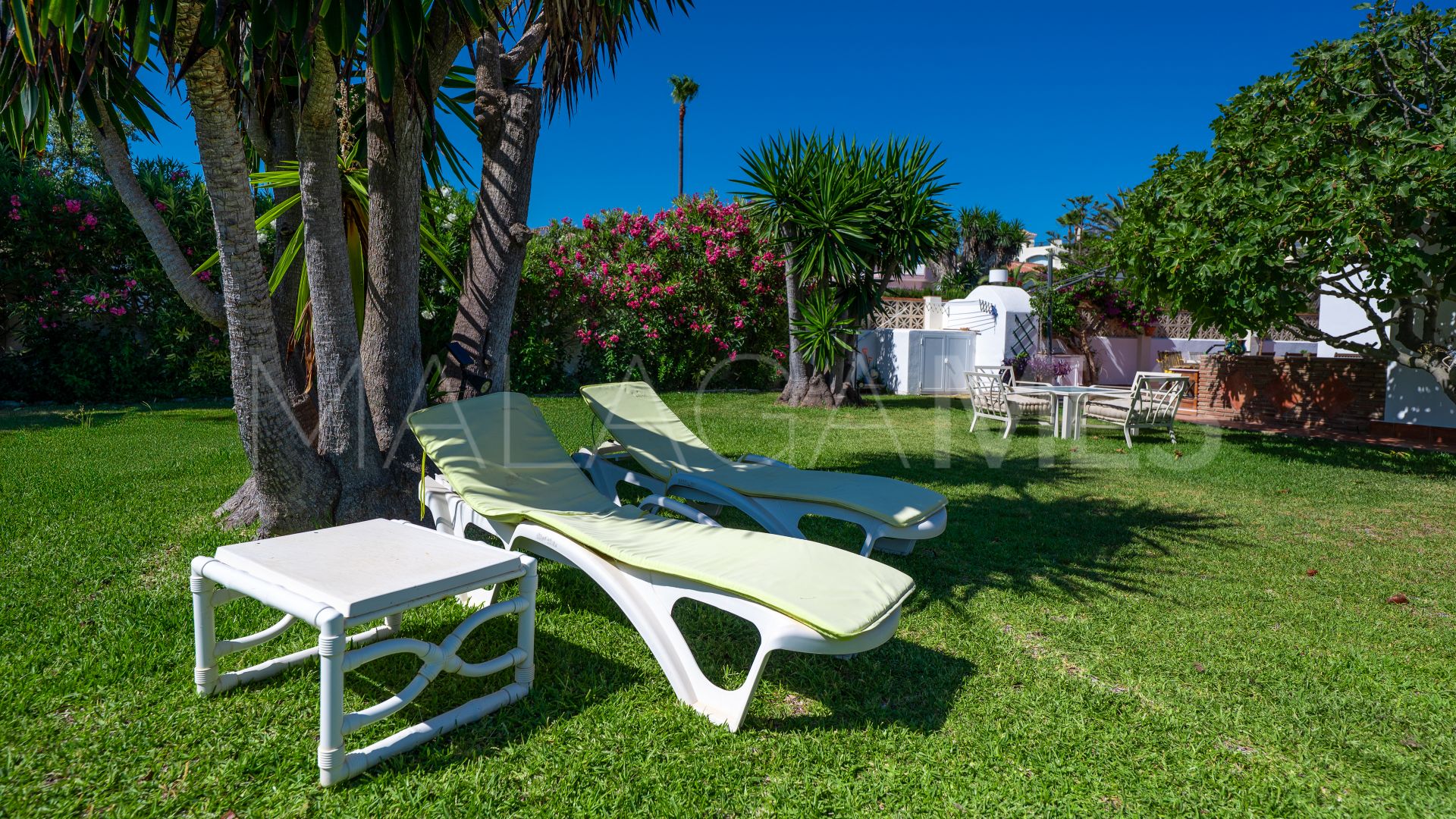 Villa for sale in Elviria