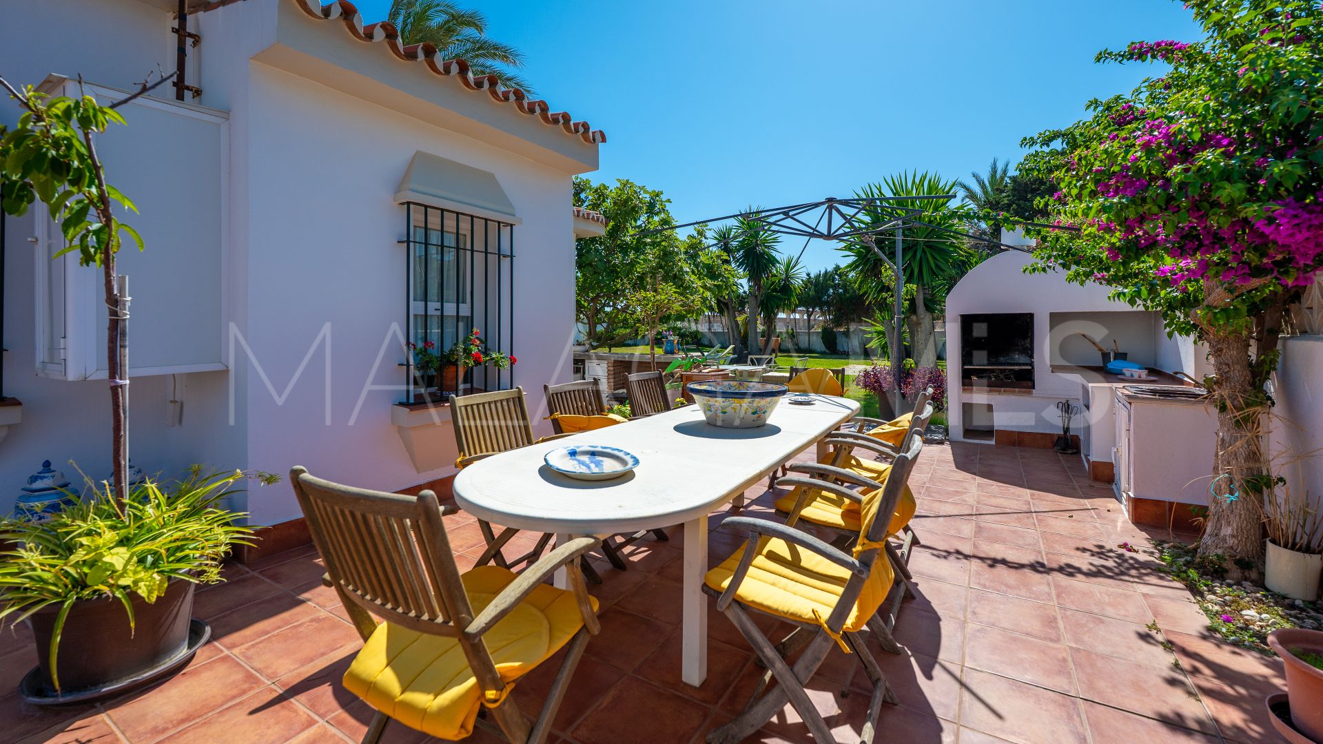 Villa for sale in Elviria