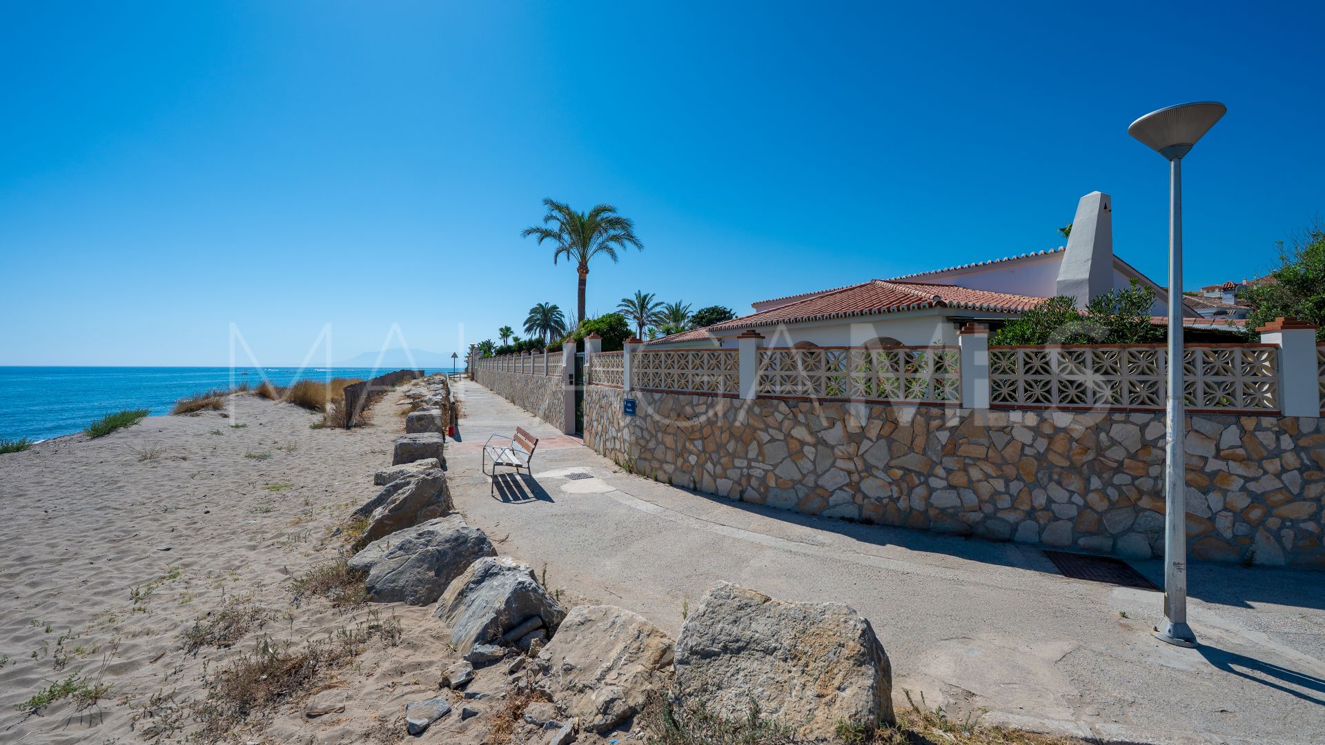 Villa for sale in Elviria