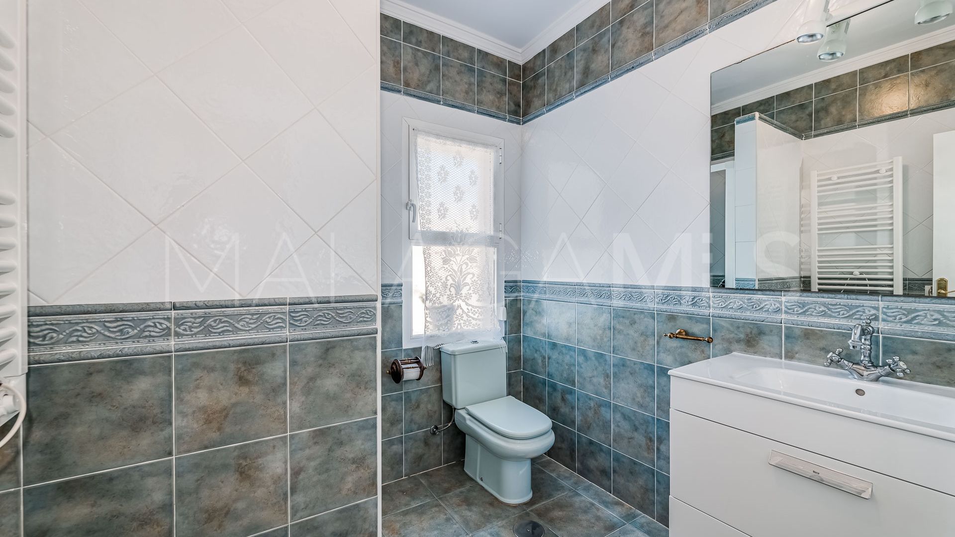 Villa for sale in Elviria