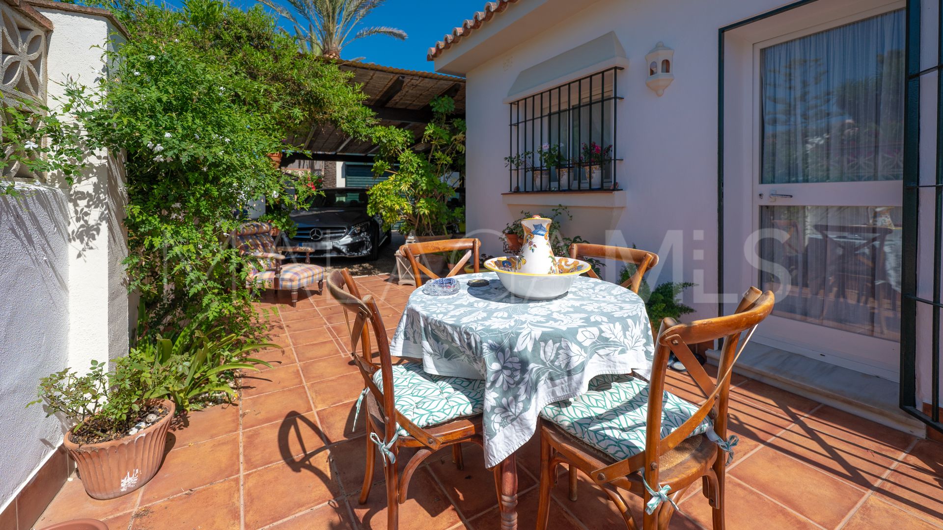 Villa for sale in Elviria