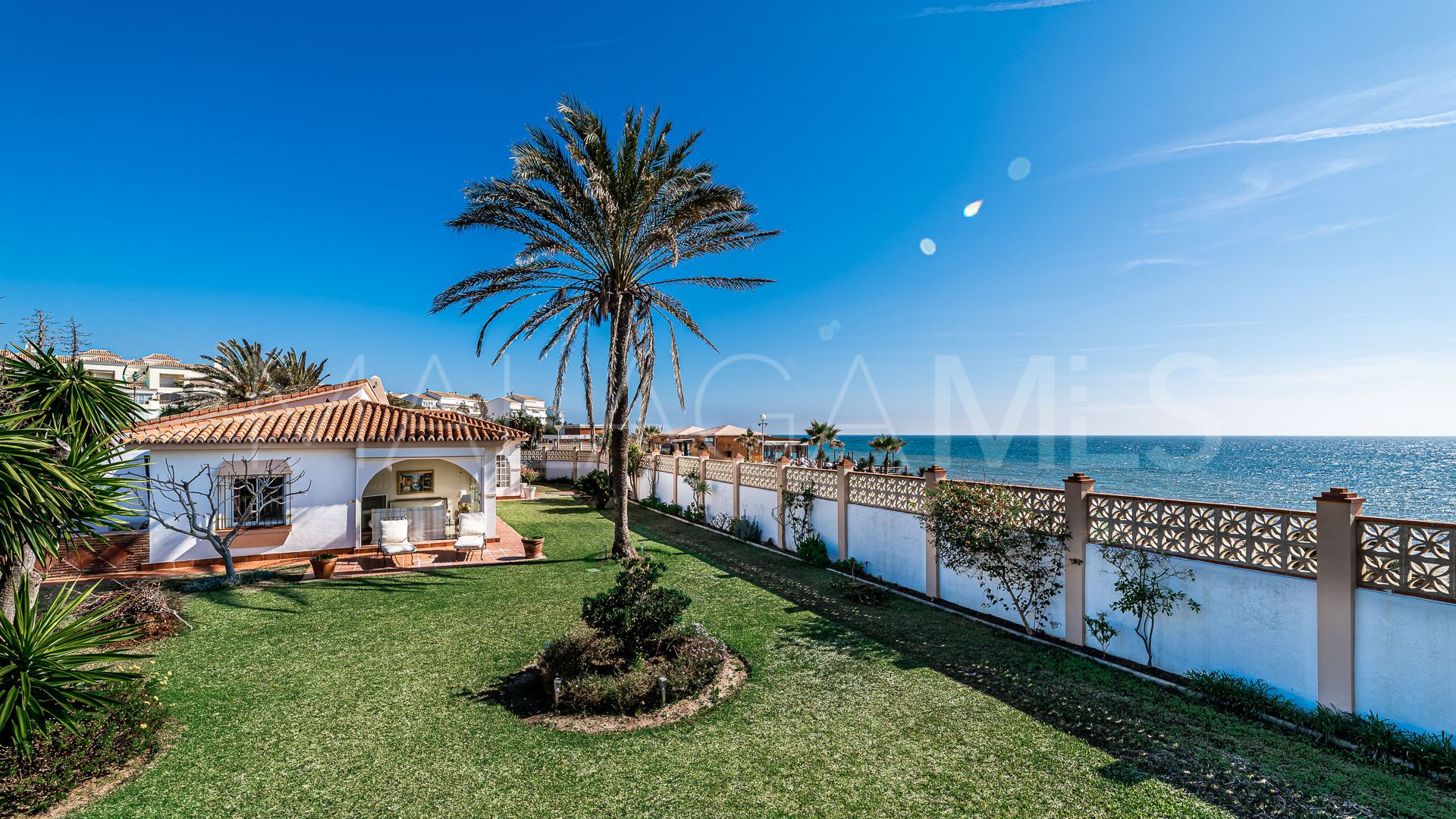 Villa for sale in Elviria