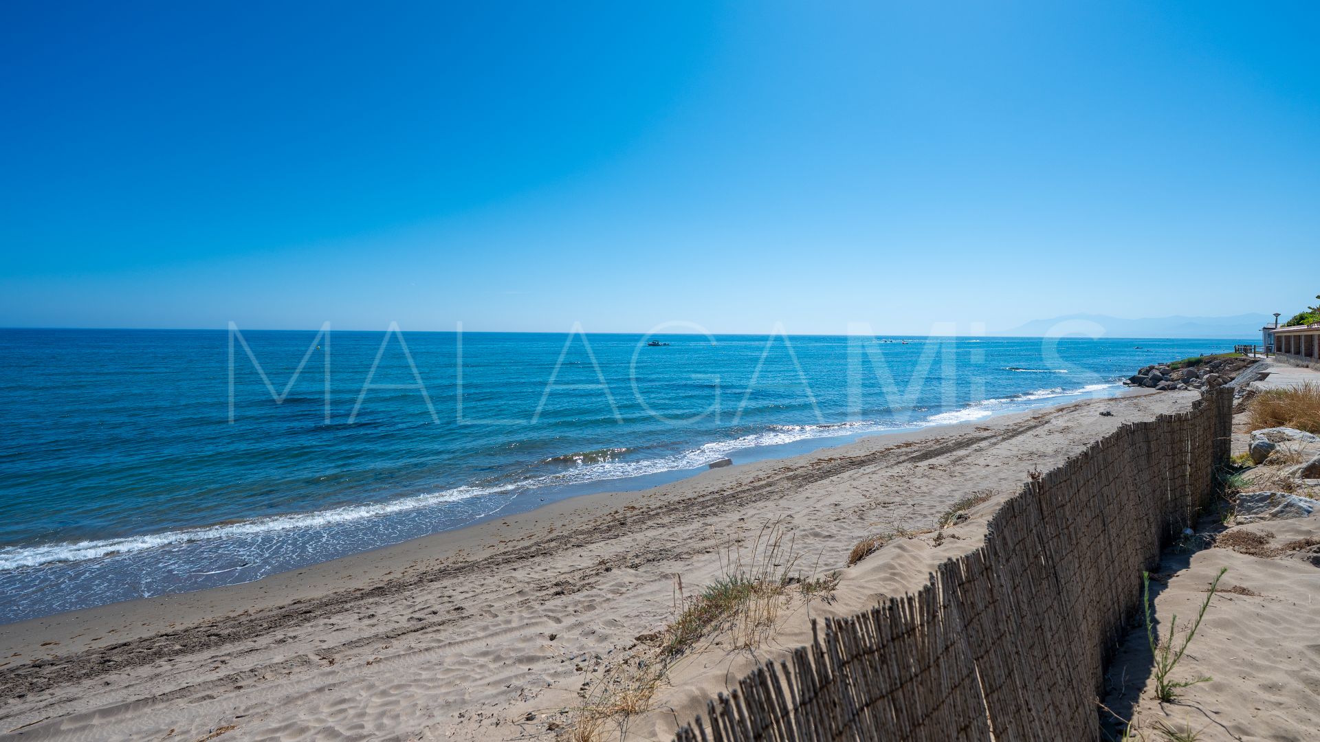 Villa for sale in Elviria