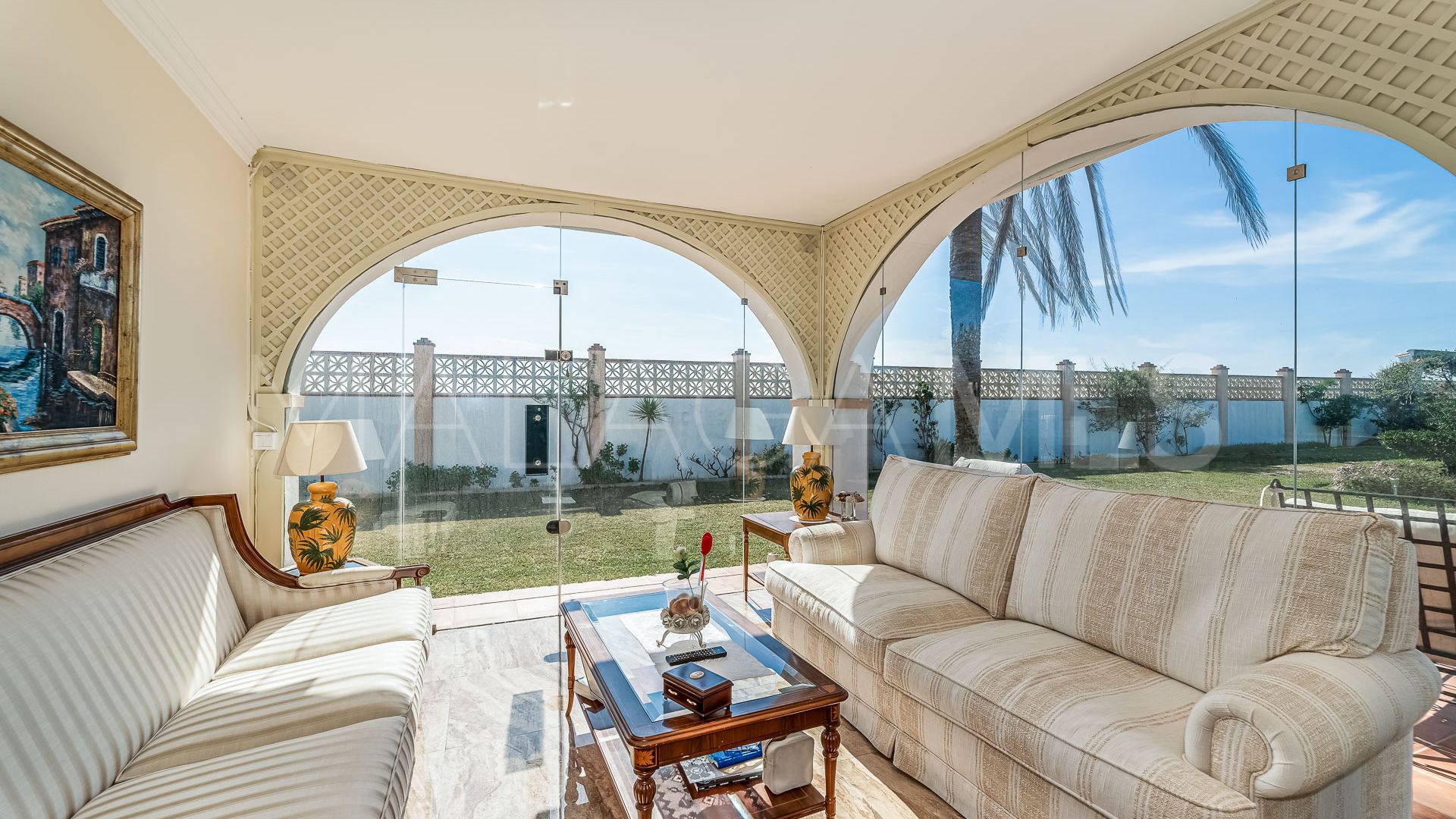 Villa for sale in Elviria