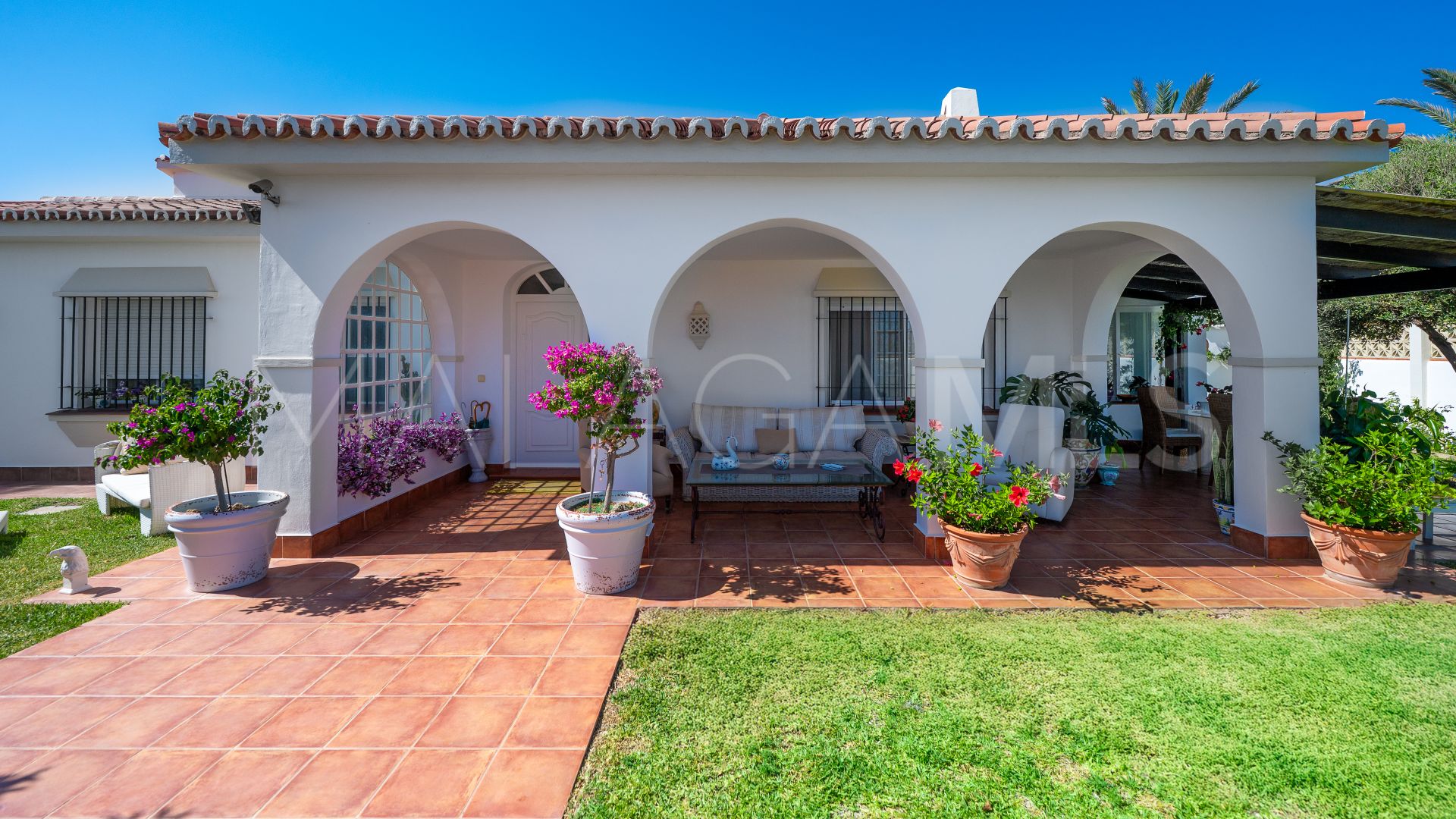 Villa for sale in Elviria
