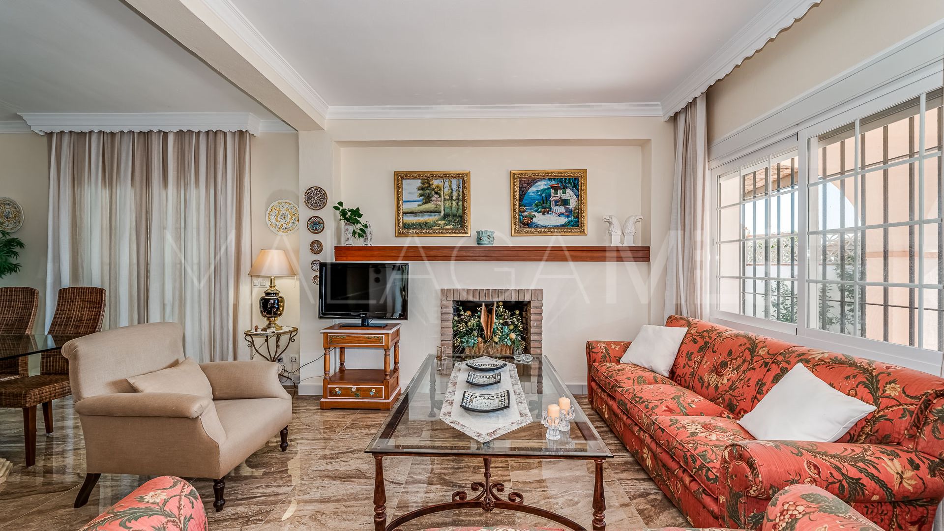 Villa for sale in Elviria