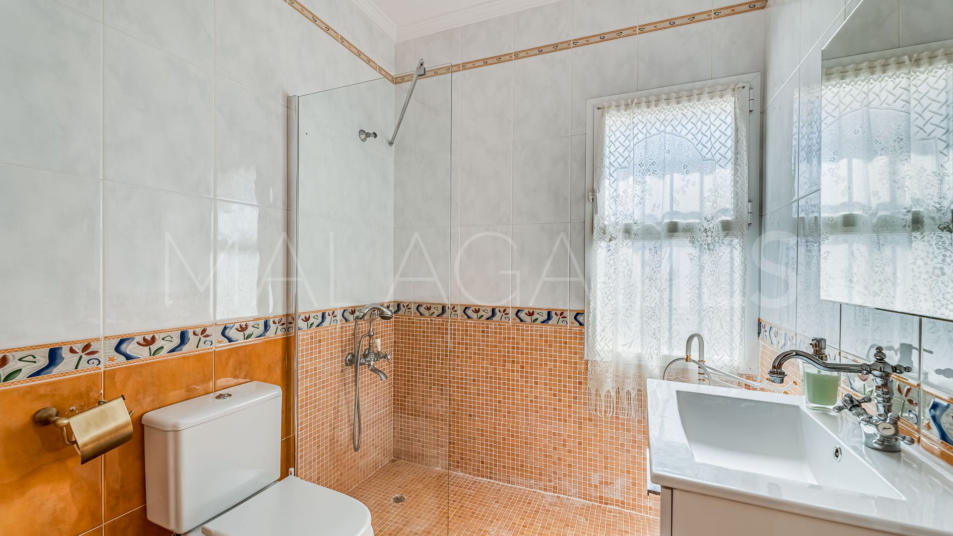 Villa for sale in Elviria