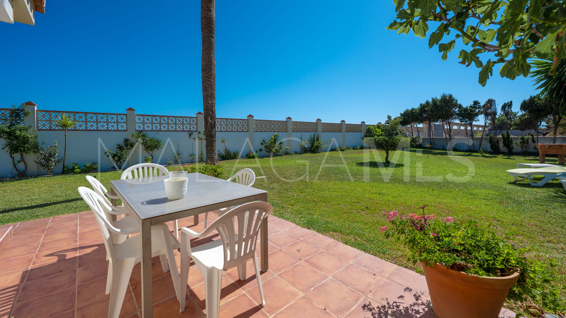 Villa for sale in Elviria