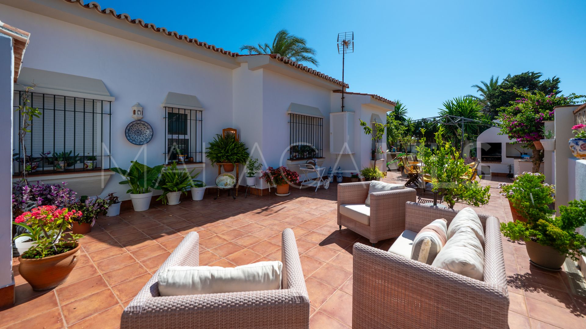 Villa for sale in Elviria