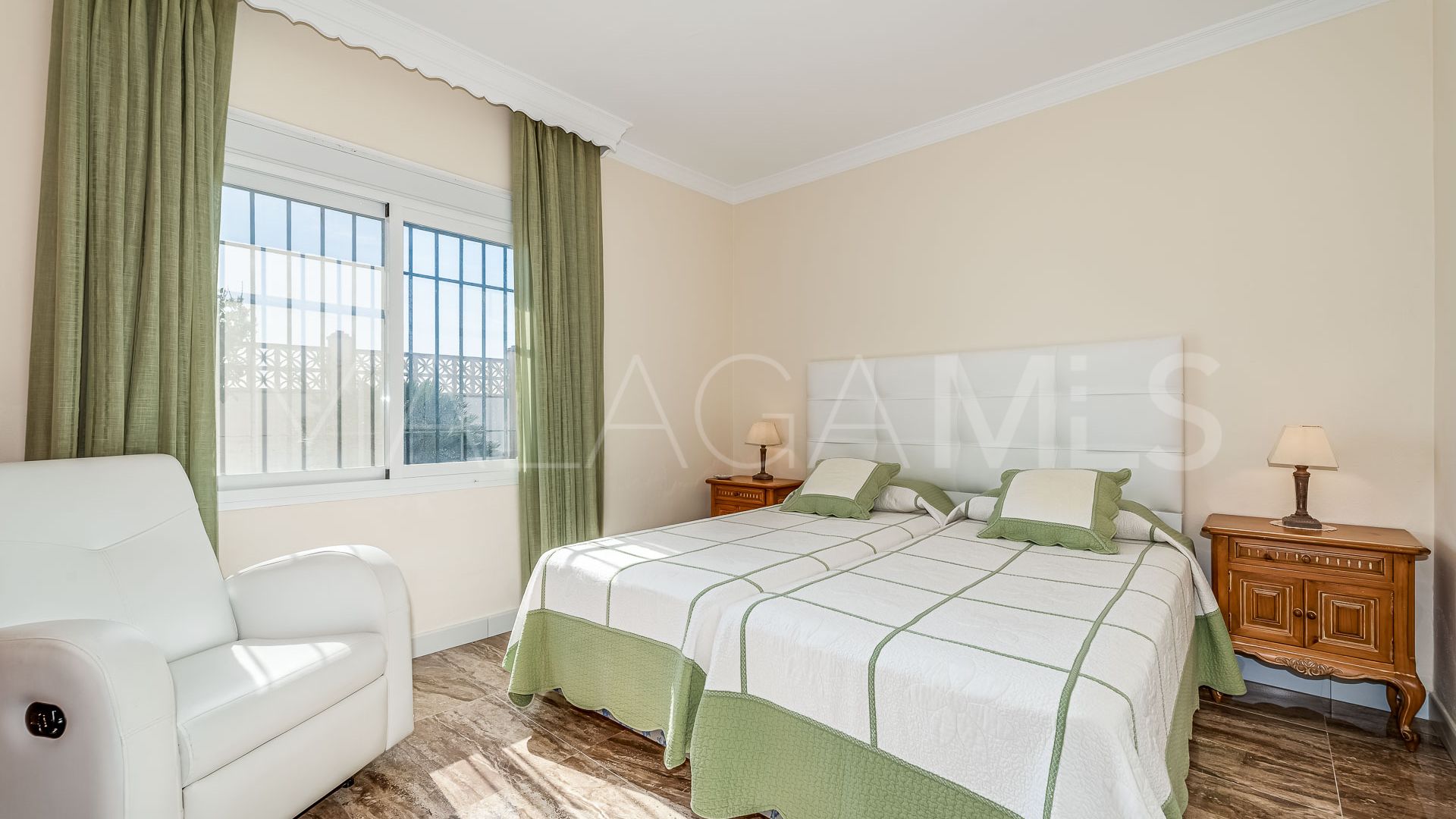 Villa for sale in Elviria