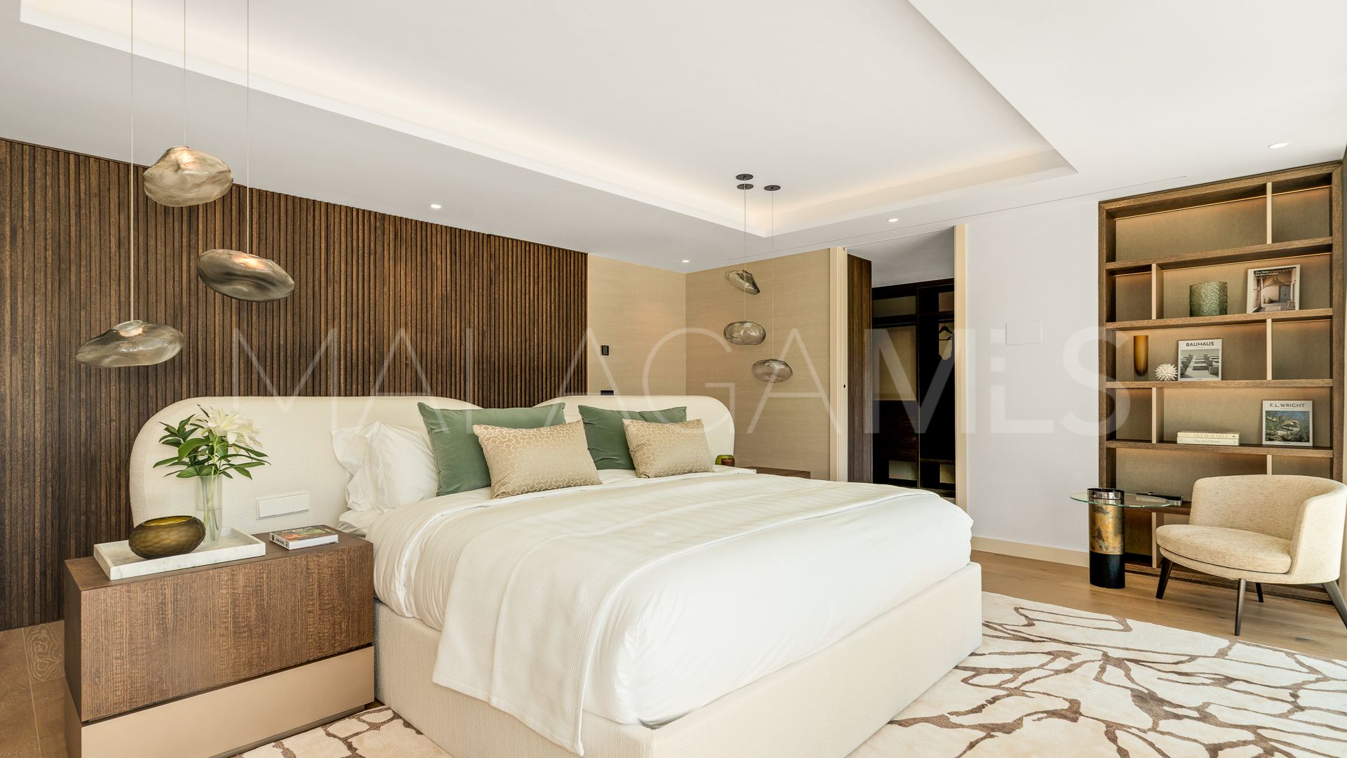 For sale villa in Nueva Andalucia with 6 bedrooms