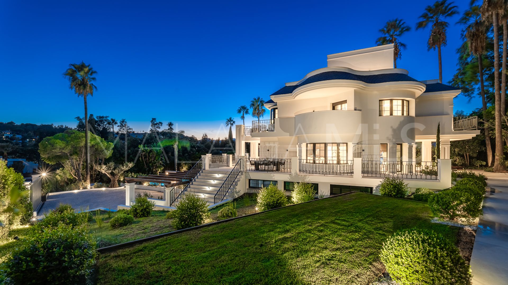 For sale villa in Nueva Andalucia with 6 bedrooms